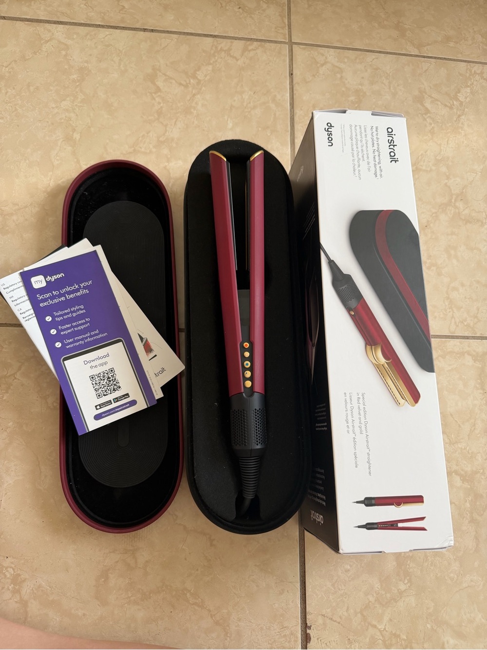 Dyson Airstrait™ Special Edition – Red Velvet/Gold